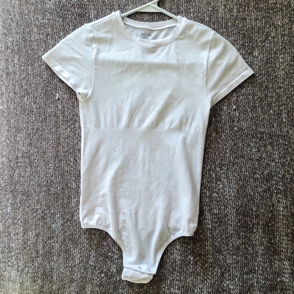 Yummie Short Sleeve Shaping Thong Back Bodysuit